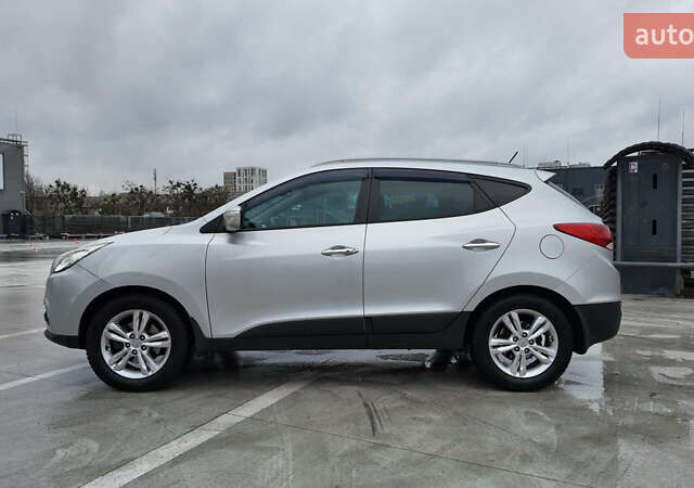 Серый Хендай их35, объемом двигателя 2 л и пробегом 174 тыс. км за 13990 $, фото 2 на Automoto.ua