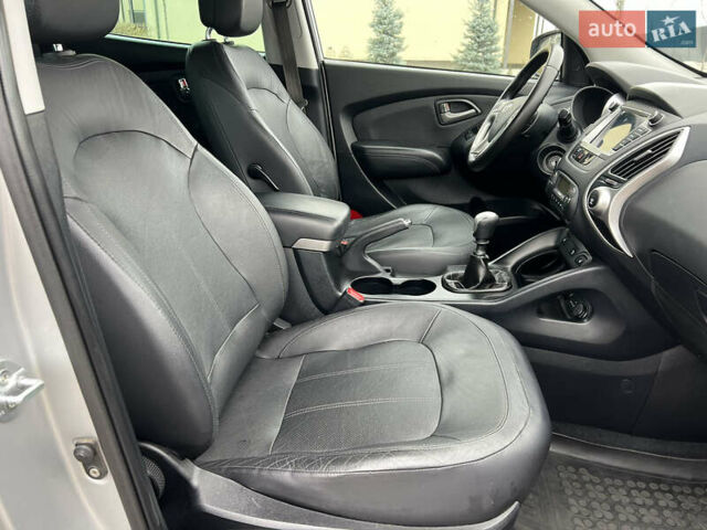 Серый Хендай их35, объемом двигателя 2 л и пробегом 240 тыс. км за 11500 $, фото 48 на Automoto.ua