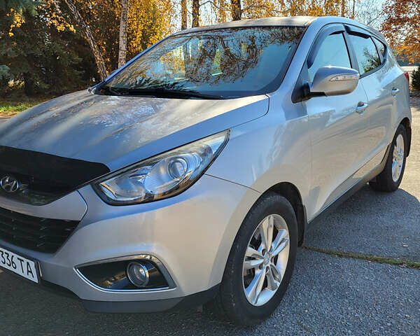 Серый Хендай их35, объемом двигателя 2 л и пробегом 264 тыс. км за 11700 $, фото 1 на Automoto.ua