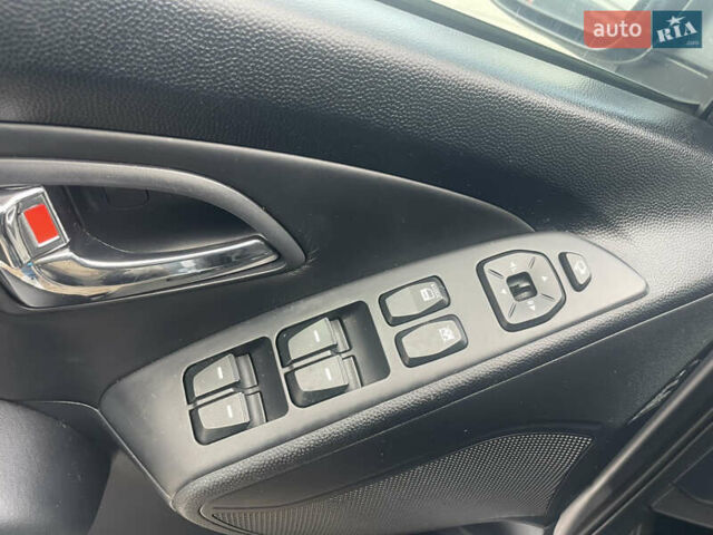 Хендай их35 2011 в Киеве на Automoto.ua Серый Хендай их35, объемом двигателя 1.69 л и пробегом 200 тыс. км за 11100 $, фото 9 на Automoto.ua