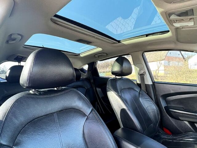 Сірий Хендай іх35, об'ємом двигуна 2.4 л та пробігом 220 тис. км за 11950 $, фото 4 на Automoto.ua