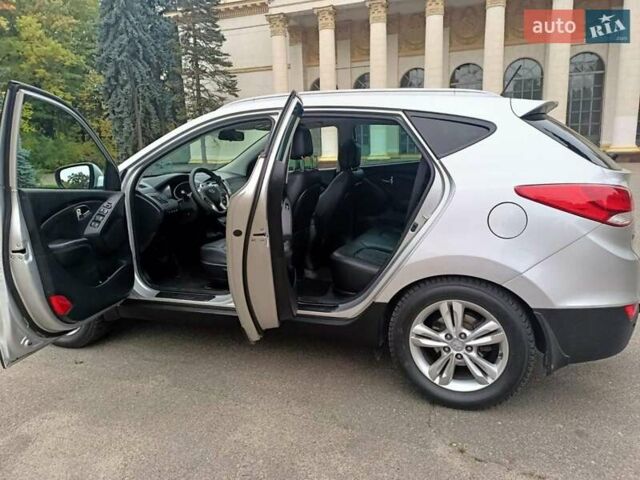 Серый Хендай их35, объемом двигателя 2 л и пробегом 230 тыс. км за 11500 $, фото 19 на Automoto.ua