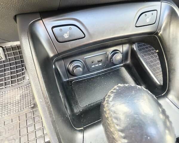 Серый Хендай их35, объемом двигателя 2 л и пробегом 187 тыс. км за 12900 $, фото 31 на Automoto.ua