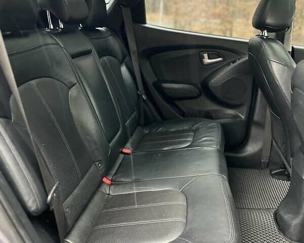 Сірий Хендай іх35, об'ємом двигуна 2.36 л та пробігом 220 тис. км за 11750 $, фото 19 на Automoto.ua