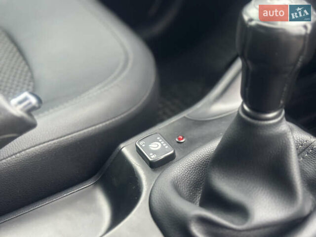 Серый Хендай их35, объемом двигателя 2 л и пробегом 170 тыс. км за 11700 $, фото 37 на Automoto.ua