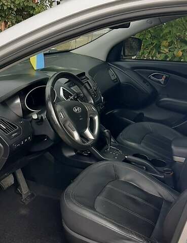 Сірий Хендай іх35, об'ємом двигуна 2 л та пробігом 178 тис. км за 13200 $, фото 7 на Automoto.ua