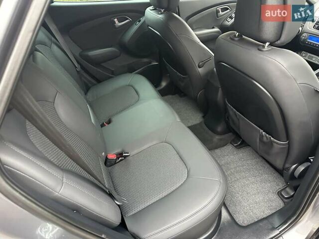 Серый Хендай их35, объемом двигателя 2 л и пробегом 107 тыс. км за 15900 $, фото 44 на Automoto.ua