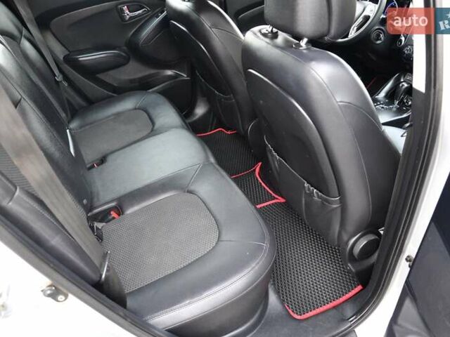 Серый Хендай их35, объемом двигателя 2 л и пробегом 267 тыс. км за 8999 $, фото 24 на Automoto.ua