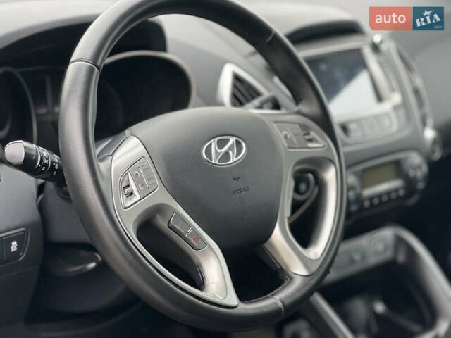 Серый Хендай их35, объемом двигателя 2 л и пробегом 240 тыс. км за 11500 $, фото 28 на Automoto.ua