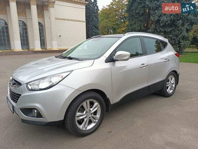 Серый Хендай их35, объемом двигателя 2 л и пробегом 230 тыс. км за 11500 $, фото 9 на Automoto.ua