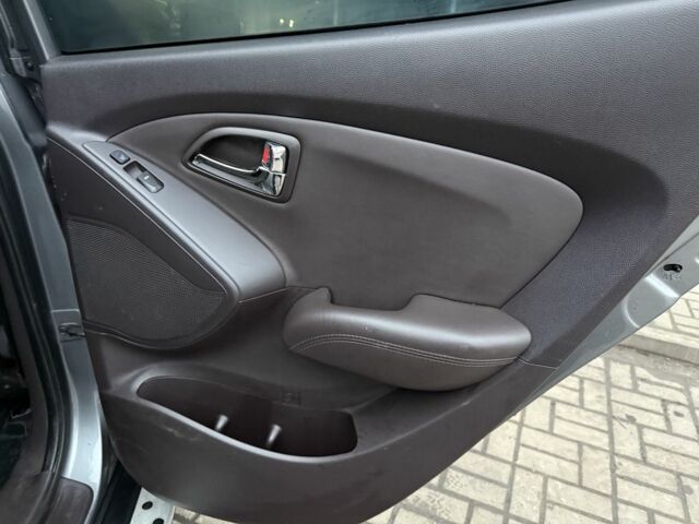 Сірий Хендай іх35, об'ємом двигуна 2 л та пробігом 186 тис. км за 11900 $, фото 19 на Automoto.ua