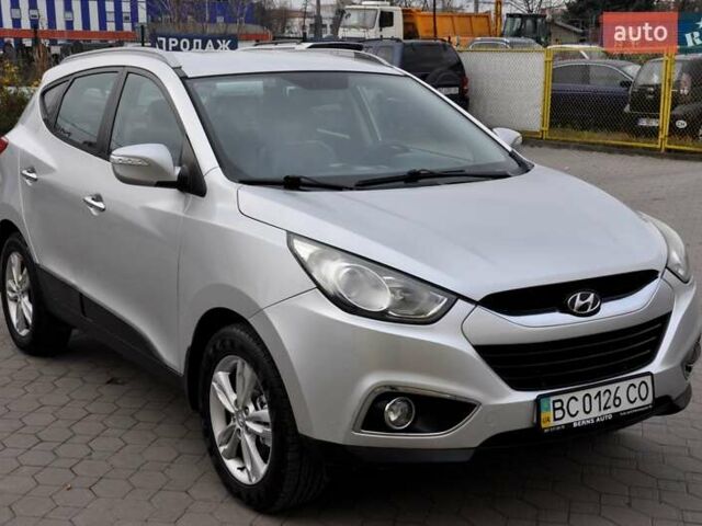 Серый Хендай их35, объемом двигателя 2 л и пробегом 267 тыс. км за 8999 $, фото 5 на Automoto.ua