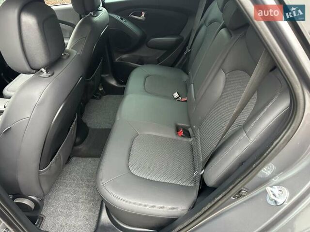 Серый Хендай их35, объемом двигателя 2 л и пробегом 107 тыс. км за 15900 $, фото 33 на Automoto.ua