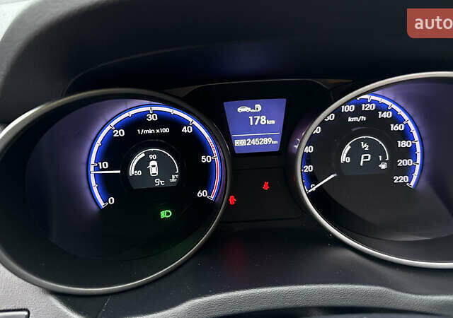 Серый Хендай их35, объемом двигателя 2 л и пробегом 245 тыс. км за 13500 $, фото 19 на Automoto.ua