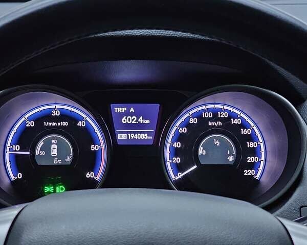 Серый Хендай их35, объемом двигателя 1.7 л и пробегом 195 тыс. км за 11750 $, фото 31 на Automoto.ua