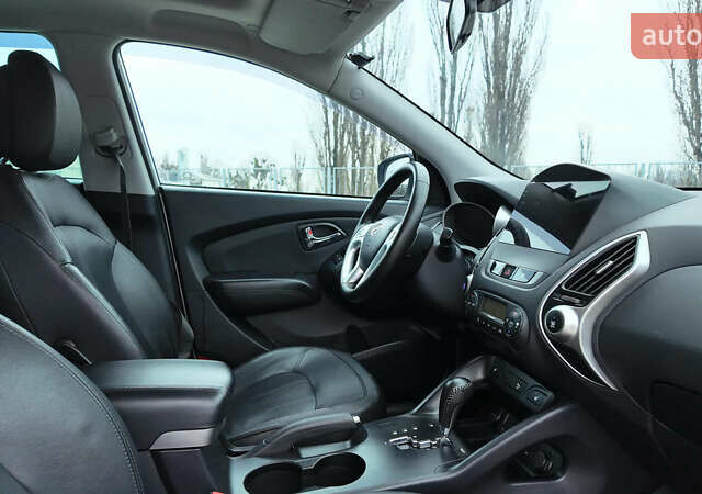 Серый Хендай их35, объемом двигателя 2 л и пробегом 174 тыс. км за 13990 $, фото 16 на Automoto.ua