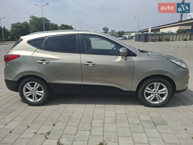 Серый Хендай их35, объемом двигателя 2 л и пробегом 193 тыс. км за 10999 $, фото 5 на Automoto.ua