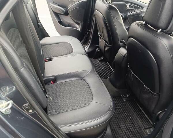 Серый Хендай их35, объемом двигателя 2 л и пробегом 238 тыс. км за 10000 $, фото 18 на Automoto.ua