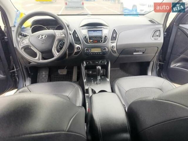 Серый Хендай их35, объемом двигателя 2 л и пробегом 238 тыс. км за 10000 $, фото 10 на Automoto.ua
