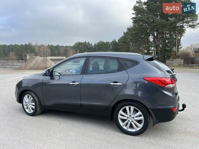 Серый Хендай их35, объемом двигателя 2 л и пробегом 200 тыс. км за 12900 $, фото 4 на Automoto.ua