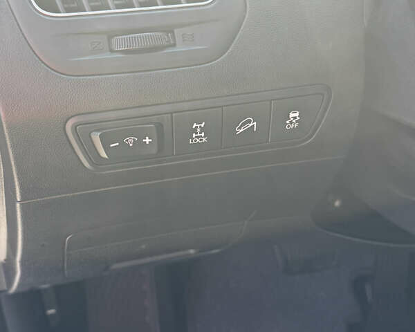 Серый Хендай их35, объемом двигателя 2 л и пробегом 229 тыс. км за 13500 $, фото 26 на Automoto.ua