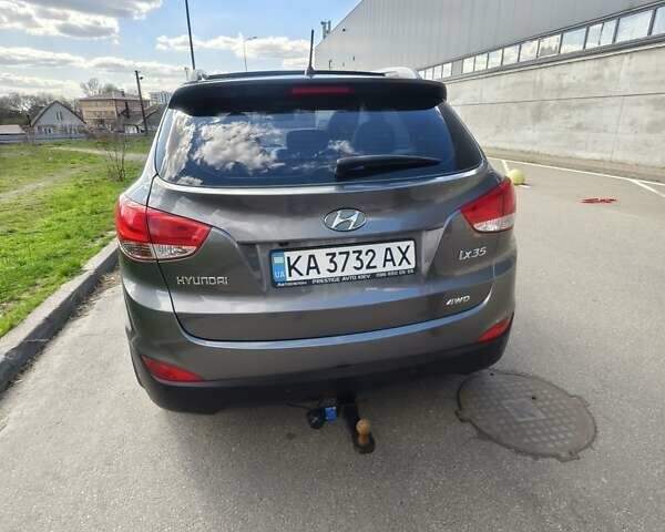 Серый Хендай их35, объемом двигателя 2 л и пробегом 187 тыс. км за 12900 $, фото 8 на Automoto.ua