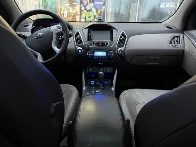 Сірий Хендай іх35, об'ємом двигуна 2 л та пробігом 186 тис. км за 11900 $, фото 15 на Automoto.ua