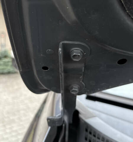 Серый Хендай их35, объемом двигателя 2 л и пробегом 245 тыс. км за 13500 $, фото 48 на Automoto.ua