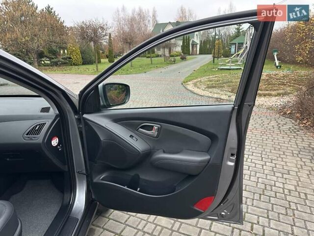 Серый Хендай их35, объемом двигателя 2 л и пробегом 107 тыс. км за 15900 $, фото 42 на Automoto.ua