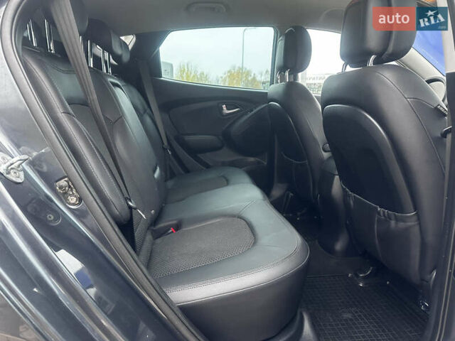 Серый Хендай их35, объемом двигателя 2 л и пробегом 170 тыс. км за 11700 $, фото 30 на Automoto.ua