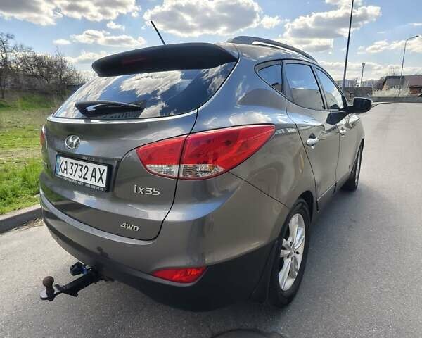Серый Хендай их35, объемом двигателя 2 л и пробегом 187 тыс. км за 12900 $, фото 6 на Automoto.ua