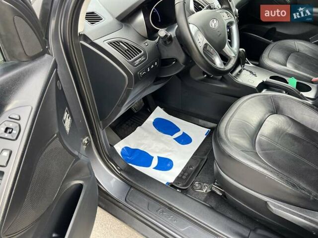 Серый Хендай их35, объемом двигателя 2 л и пробегом 200 тыс. км за 12900 $, фото 50 на Automoto.ua