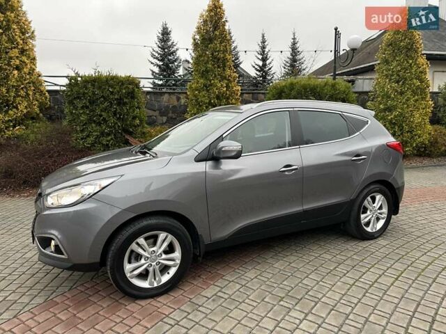 Серый Хендай их35, объемом двигателя 2 л и пробегом 107 тыс. км за 15900 $, фото 3 на Automoto.ua