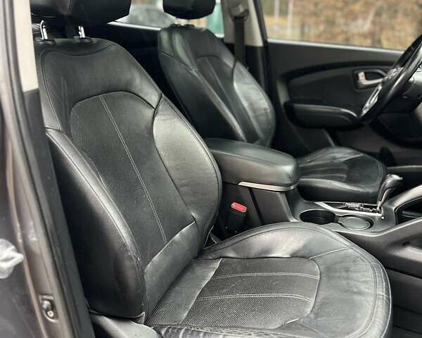 Сірий Хендай іх35, об'ємом двигуна 2.36 л та пробігом 220 тис. км за 11750 $, фото 18 на Automoto.ua