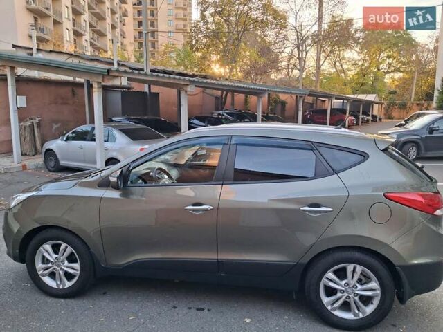 Серый Хендай их35, объемом двигателя 2 л и пробегом 101 тыс. км за 12700 $, фото 9 на Automoto.ua