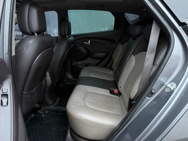 Сірий Хендай іх35, об'ємом двигуна 2 л та пробігом 186 тис. км за 11900 $, фото 16 на Automoto.ua