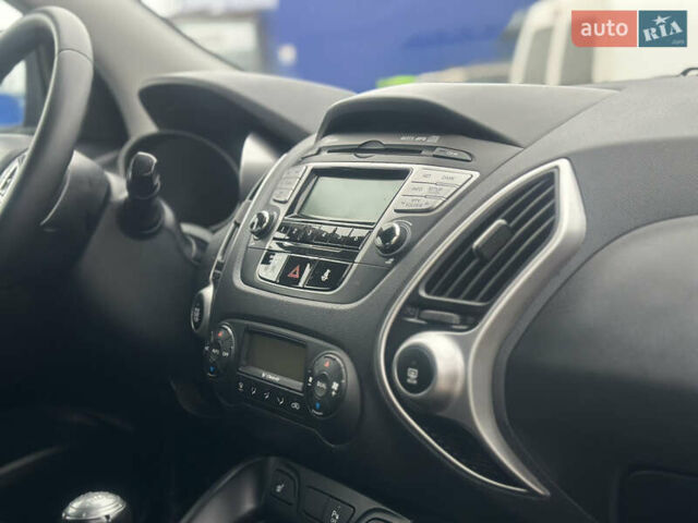 Серый Хендай их35, объемом двигателя 2 л и пробегом 170 тыс. км за 11700 $, фото 23 на Automoto.ua