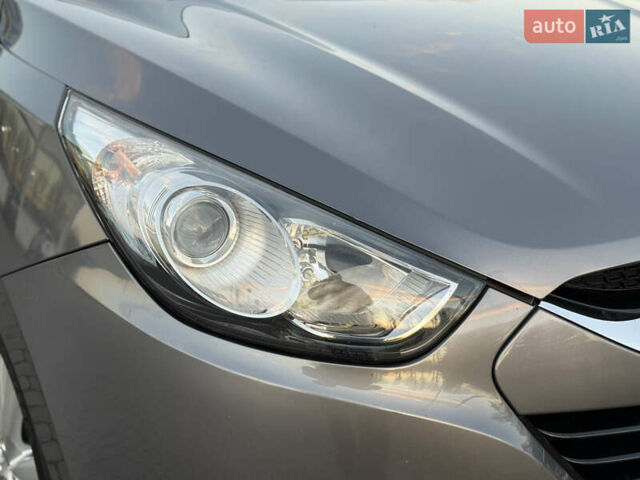 Сірий Хендай іх35, об'ємом двигуна 2 л та пробігом 262 тис. км за 13400 $, фото 9 на Automoto.ua