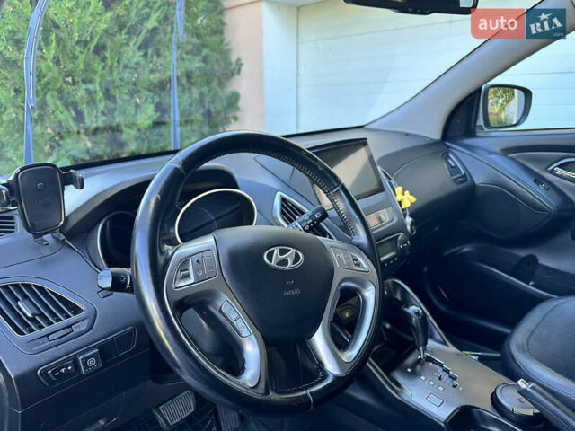 Сірий Хендай іх35, об'ємом двигуна 2 л та пробігом 194 тис. км за 11490 $, фото 9 на Automoto.ua