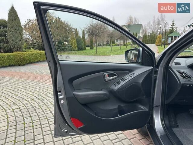 Серый Хендай их35, объемом двигателя 2 л и пробегом 107 тыс. км за 15900 $, фото 31 на Automoto.ua