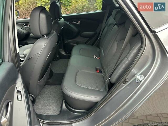 Серый Хендай их35, объемом двигателя 2 л и пробегом 107 тыс. км за 15900 $, фото 32 на Automoto.ua