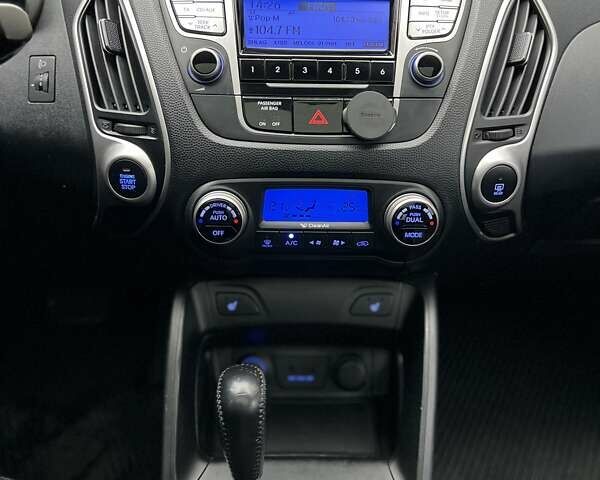 Сірий Хендай іх35, об'ємом двигуна 2.36 л та пробігом 220 тис. км за 11750 $, фото 20 на Automoto.ua