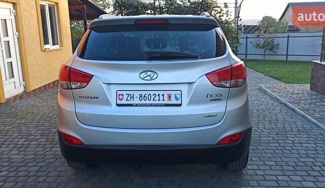 Серый Хендай их35, объемом двигателя 2 л и пробегом 248 тыс. км за 13200 $, фото 5 на Automoto.ua