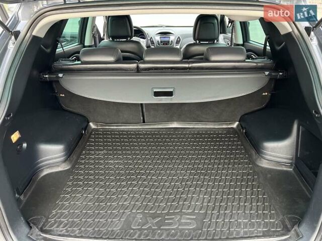 Серый Хендай их35, объемом двигателя 2 л и пробегом 200 тыс. км за 12900 $, фото 89 на Automoto.ua