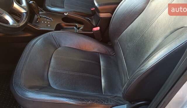 Серый Хендай их35, объемом двигателя 2 л и пробегом 248 тыс. км за 13200 $, фото 17 на Automoto.ua