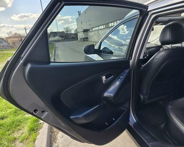 Серый Хендай их35, объемом двигателя 2 л и пробегом 187 тыс. км за 12900 $, фото 39 на Automoto.ua