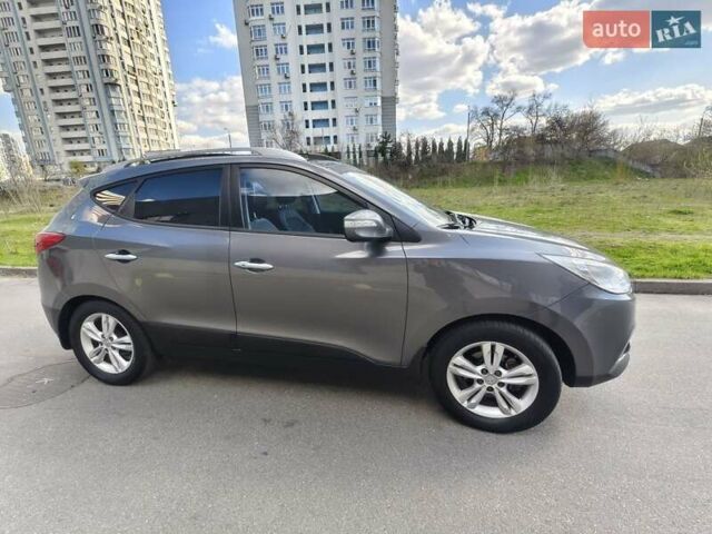 Серый Хендай их35, объемом двигателя 2 л и пробегом 187 тыс. км за 12900 $, фото 26 на Automoto.ua