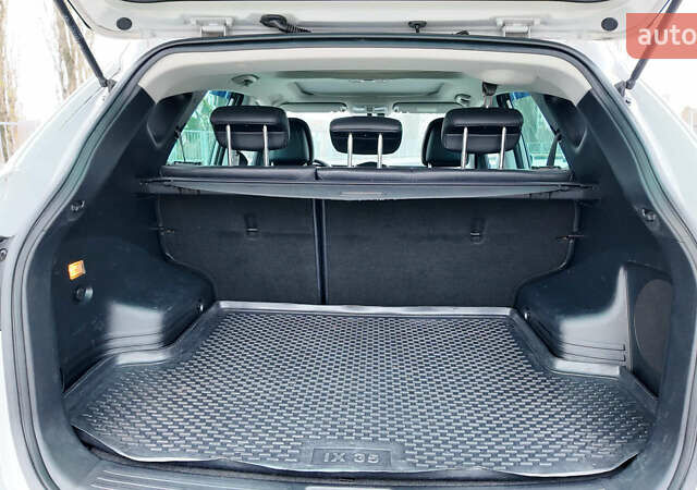 Серый Хендай их35, объемом двигателя 2 л и пробегом 174 тыс. км за 13990 $, фото 10 на Automoto.ua