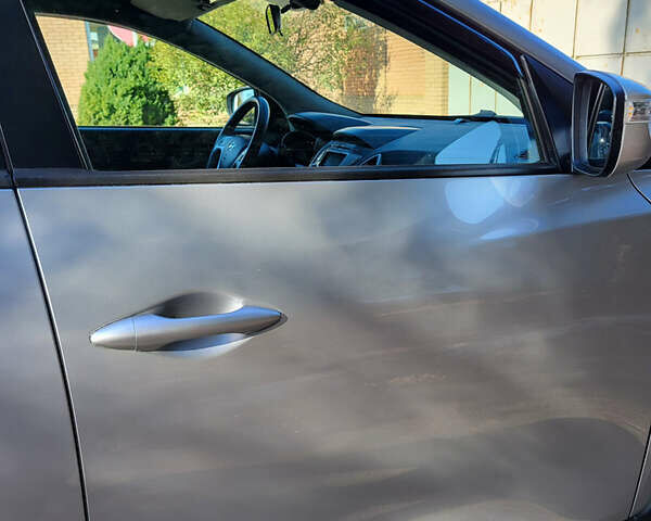 Серый Хендай их35, объемом двигателя 2 л и пробегом 264 тыс. км за 11700 $, фото 22 на Automoto.ua