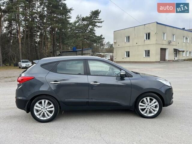 Серый Хендай их35, объемом двигателя 2 л и пробегом 200 тыс. км за 12900 $, фото 11 на Automoto.ua